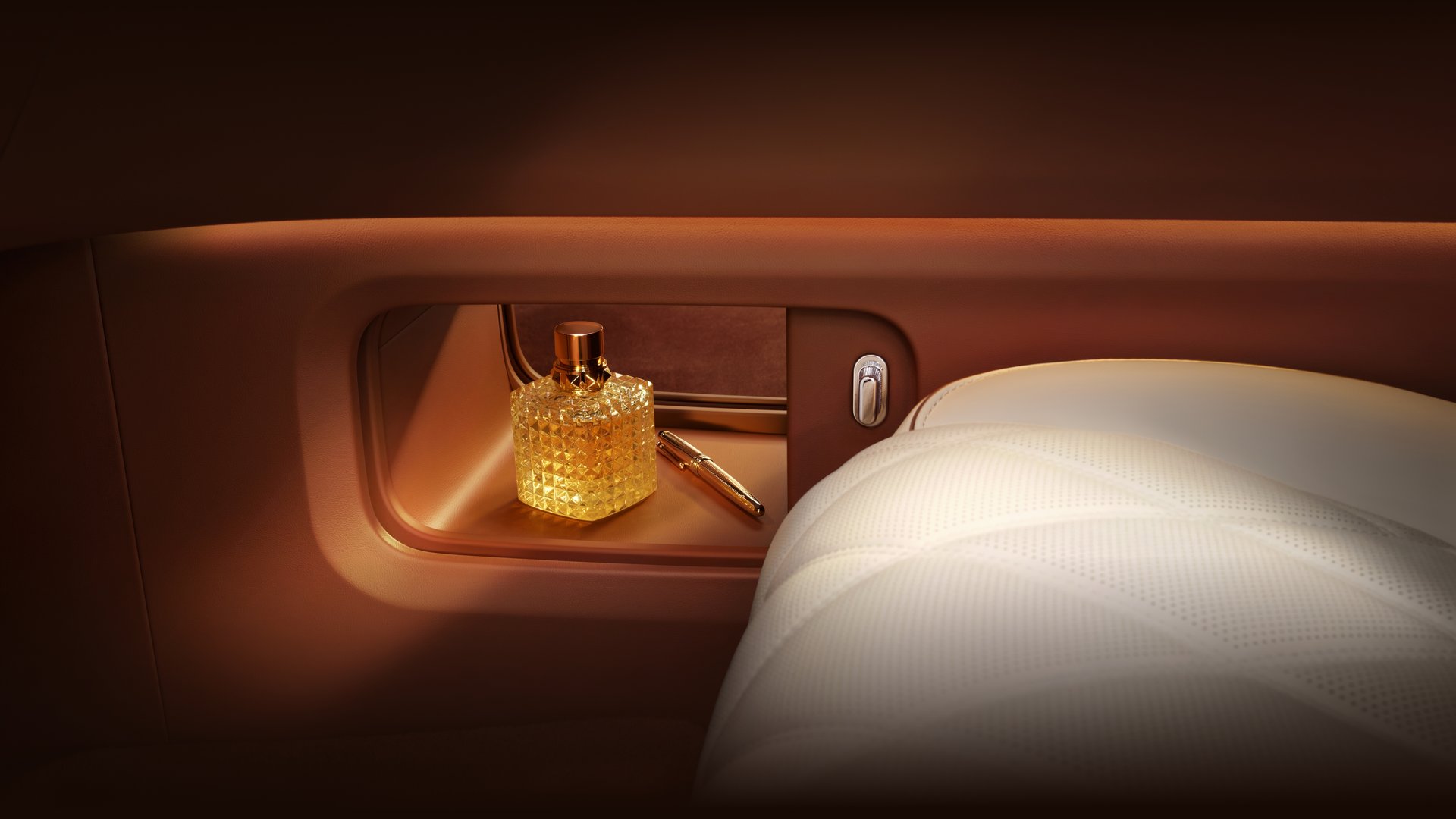 Maextro S800’s Center Console Storage