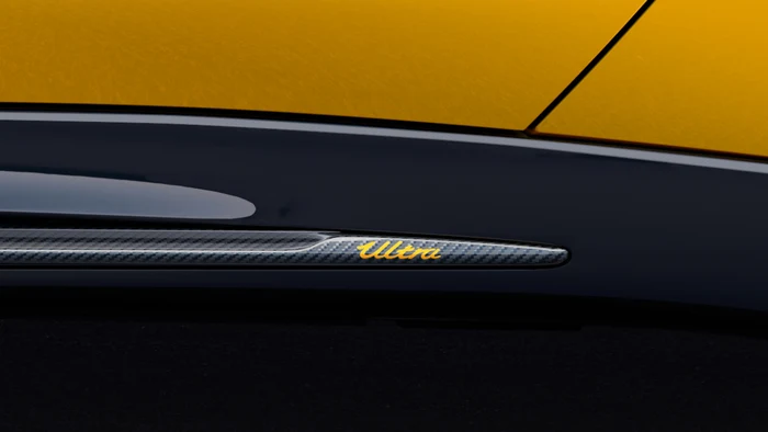 Carbon Side Skirts
